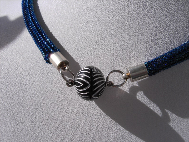 Halscollier, blaue kurze Perlenkette, Wendekette Bild 3