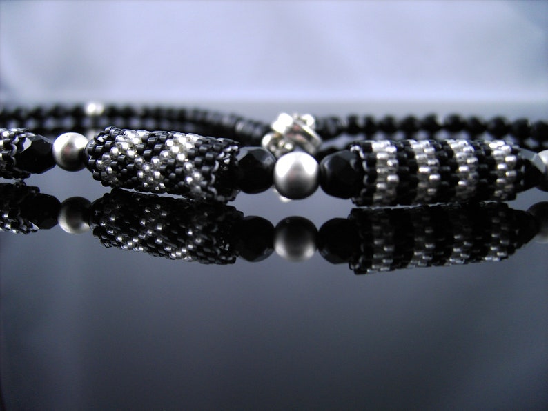 elegante Perlenkette in silber-schwarz Bild 2