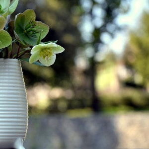 Vase en porcelaine blanche, vase à fleurs trépied, vases pour fleurs, vase de table à manger, petit vase, vase en porcelaine, décoration de table, cadeau d'anniversaire image 8