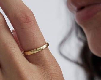 Anel martelado / Anel com caligrafia personalizada / Aliança de casamento gravada / Joia em ouro 14k / Presente de Natal