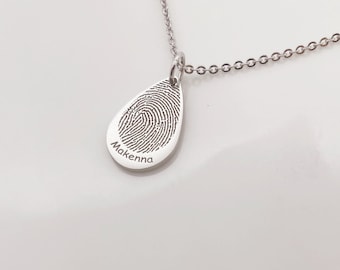 Custom Fingerprint Necklace/Memorial Jewelry/Tear Drop necklace/Water drop Necklace/Custom Name Necklace/14k Gold Necklace