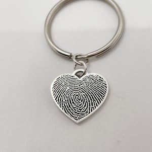 Custom engrave keychain/Heart keychain/Custom Fingerprint Keychain/Personalized Keychain/Personalized Name Key Chain/Gift for her