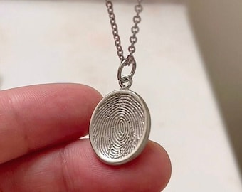 Mom gifts/Oval Necklace/Custom Fingerprint Necklace/Custom name necklace/Personalized Handwriting Necklace/Memorial gift/Gift for Grandma