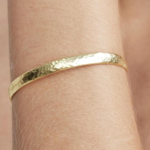 Gehamerde armbanden/aangepast handschrift gegraveerde staafarmband/familienaam armbanden/kerstcadeau Words inside engrave