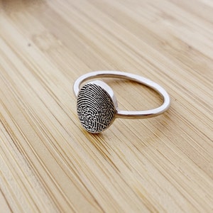 Oval Ring/Custom fingerprint Ring/Pet&#39;s Nose print Ring/Memorial Ring/Memorial Ring/Actual Handwriting Ring/Stacking Ring/14k gold Ring
