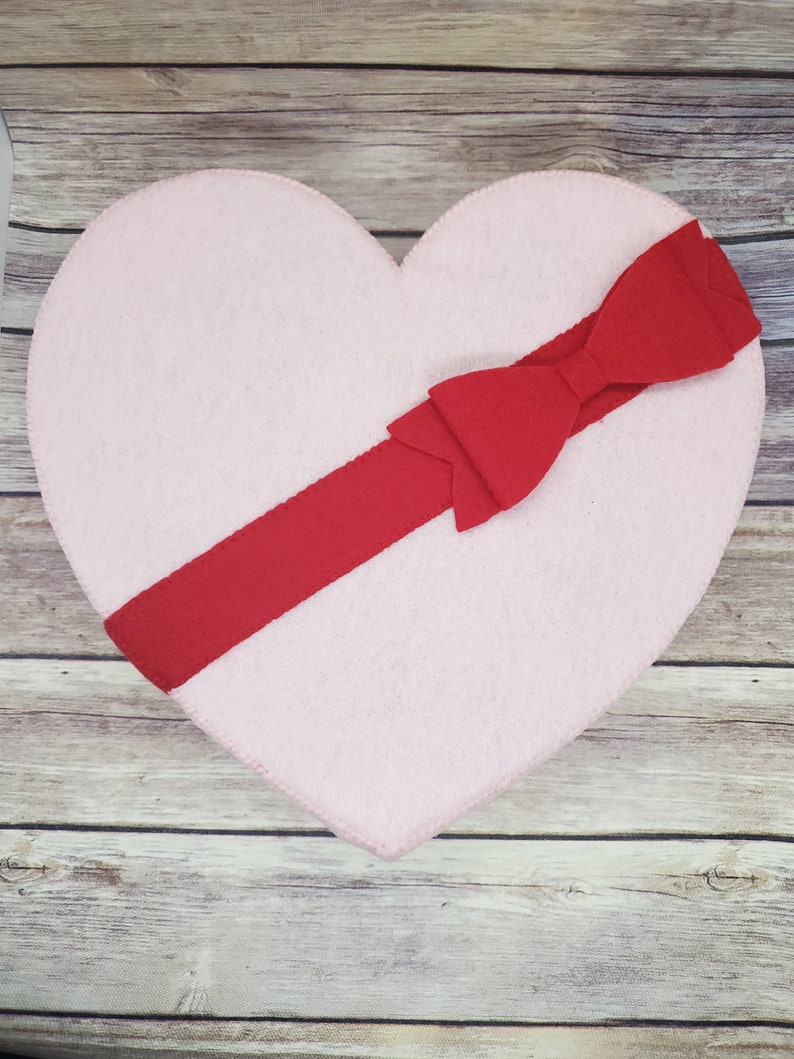 Felt Valentine S Box Of Chocolates Felt Heart Shaped Box Felt Box Of Chocolates Valentines Play Set Felt Valentines Heart With Chocolate Toys Games Pretend Play