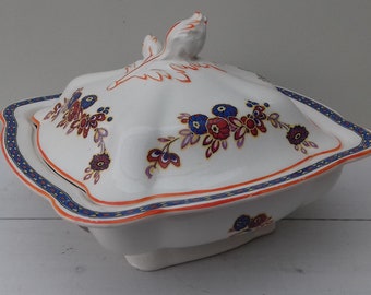 Lovely Adams tureen, soup or vegetable dish with lid. Stylish shape with floral pattern and hand painted detail. Lovely gift.