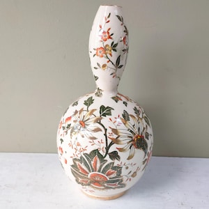 Stunning antique S. F. (Fielding) and Co.(later Crown Devon) Gourd shaped Vase. "Chinese" pattern, hand painted gold detail. Perfect Gift!