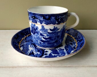 Antique Coalport teacup and saucer in Chinese Willow pattern. Blue Flow with gold detail Victorian blue and white transferware. Lovely gift.