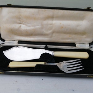 Beautiful Boxed silver plated Flatware Fish Servers. E P N S England Vintage cutlery set. Perfect Wedding Gift.