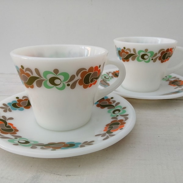 Pair of stylish vintage JAJ Pyrex tea cups and saucers in brightly coloured 'Carnaby' Pattern. Milk glass pyrex, very durable kitchenware.
