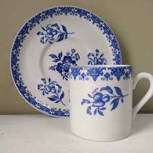 Charming small Spode espresso coffee can/ Demitasse cup in the Vicia pattern from the Blue Room Collection. Blue and White Transferware.