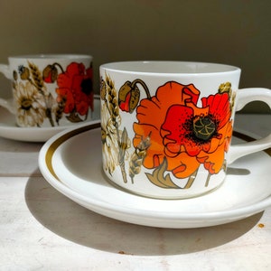 Tea for 2! Gorgeous pair of Vintage teacups and saucers by J and G Meakin Studio in Poppy pattern. Retro red and orange. Lovely gift.