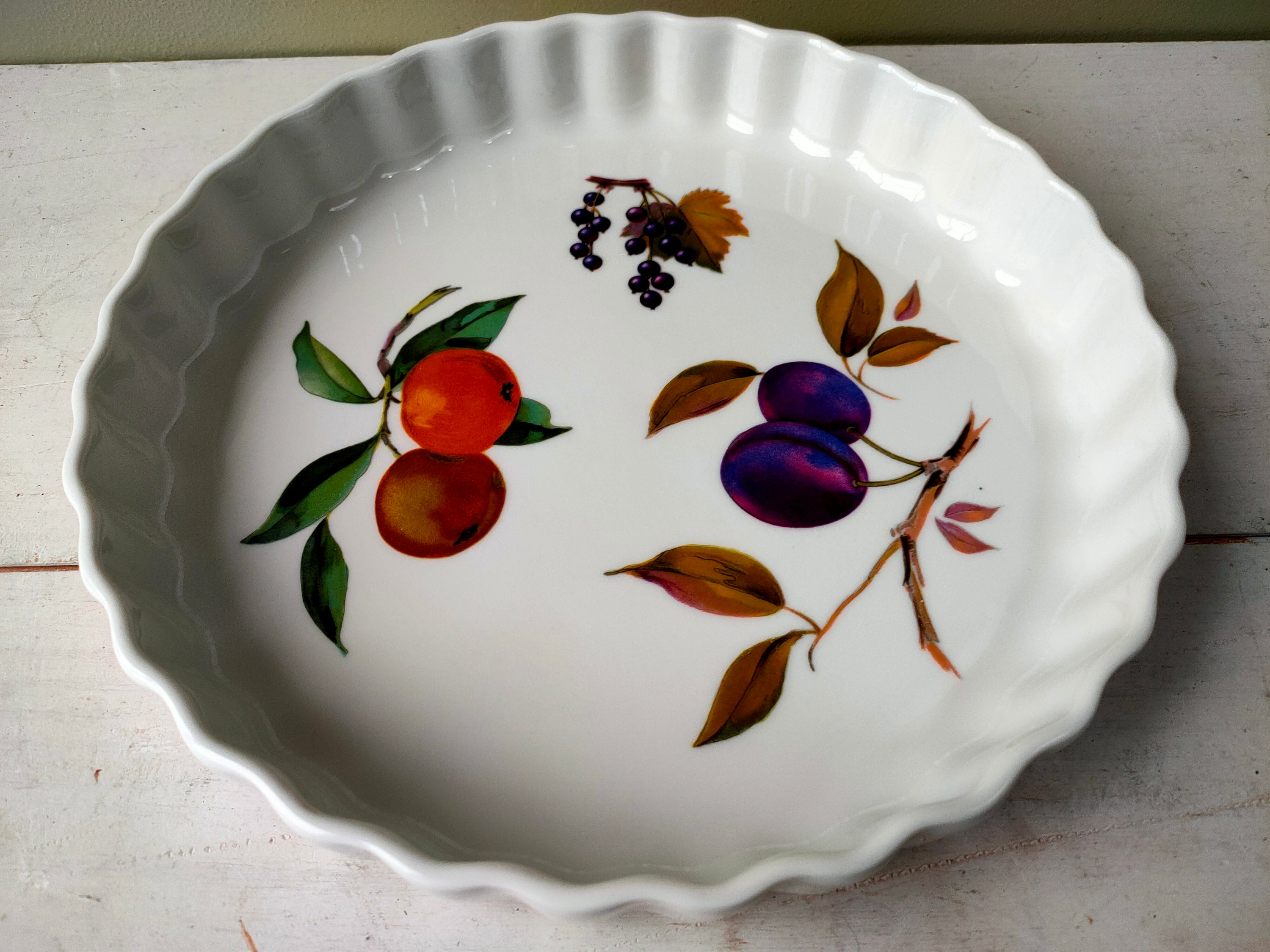 ロイヤルウースターの美しいイヴシャム「M」磁器製9インチのフラン