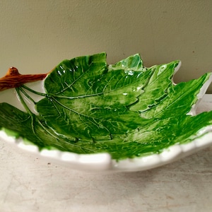 Gorgeous Italian Hand painted Vine Leaf dish. Relief pattern tray/serving bowl no 2021/18. Green grape vine bowl. Lovely gift!