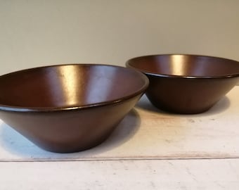 ハンリーのダッドソン・ブラザーズによる、クールなヴィンテージ5 1/2インチのデザート/サラダ/朝食用ボウル2個。耐久性に優れたガラス質ブラウンのストーンウェア製。素敵な贈り物になります。