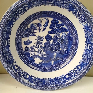 Stunning antique 8 3/4&quot; serving dish/fruit bowl in blue and white &quot;Old Willow&quot; Pattern. Swinnerton Chinoiserie transferware. Lovely gift.