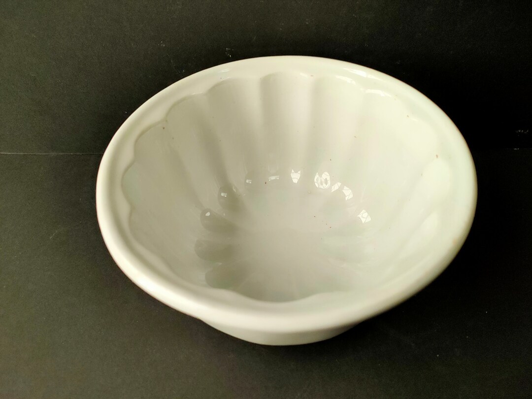 Vintage Ceramic Jelly Mould Traditional Round Shape. Pudding