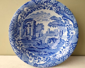 Charming large 24 cm serving bowl in the ‘Italian’ pattern from the prestigious makers Copeland Spode. 1935 Blue and White Transferware.