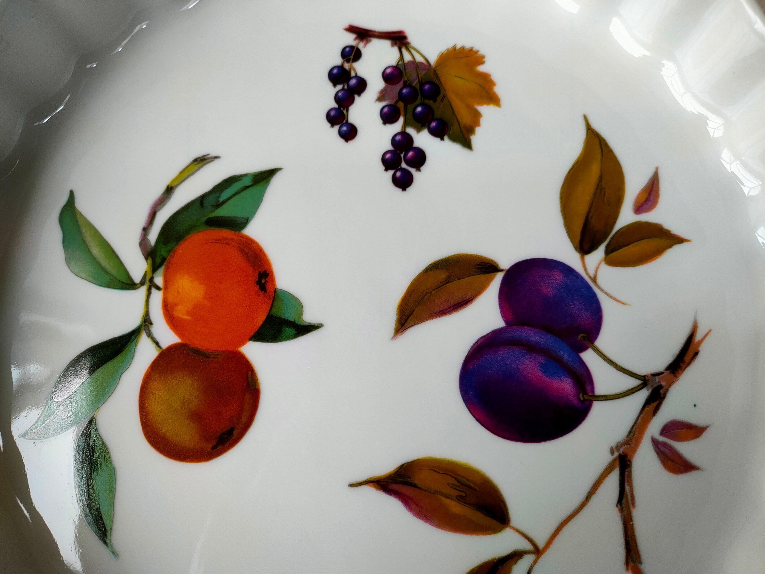 ロイヤルウースターの美しいイヴシャム「M」磁器製9インチのフラン