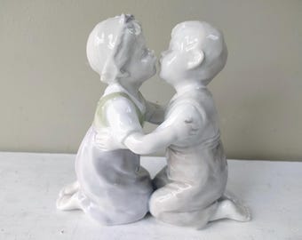 Lovely Antique figurine by Gebruder Heubach company of sweet children kissing Circe 1900. Collectable and rare Lichte Germany. Lovely gift!