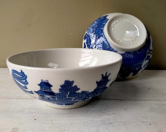 Lovely pair of 5 1/2" cereal/dessert/salad bowls in blue and white classic Willow Pattern. Chinoiserie transferware. Lovely gift!