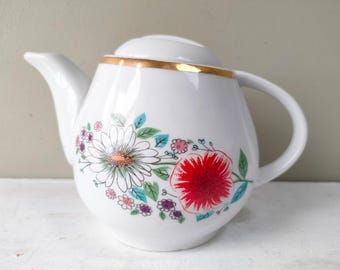 Gorgeous Stylish Retro Lubiana Poland teapot. Small floral red and gold gilt tea pot. Vintage Poppy and daisy design.  Lovely gift.