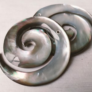 Hand Carved 5 cm Koru Spiral pendant in shell/mother of pearl. Traditional Maori surfer charm necklace. Drilled, Jewellery making Supplies.