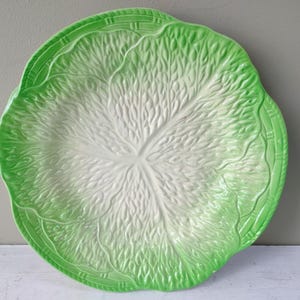 Beautiful vintage hand painted cabbage/lettuce leaf 8 1/4&quot; plate. Majolica with lettuce leaf and Basket design. Lovely gift!