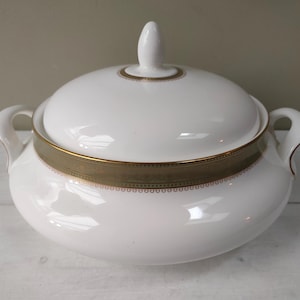 Preciosa sopera vintage grande, fuente para servir o verduras con tapa de Royal Doulton, modelo Belvedere H5001. ¡Repuesto! ¡Un regalo encantador!