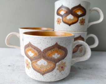 Vintage 1970's Avocado Green & Ivory Mugs X 6 With Handles