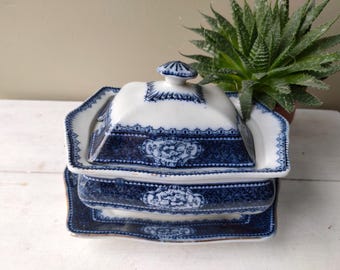 Gorgeous antique S.Hancock and Sons Corona Ware lidded sauce tureen planter with under plate in blue and white design. Perfect gift.