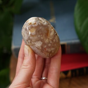 Ágata de cerezo en flor, ágata de flor de palmstone - Floreciendo en tu mejor yo