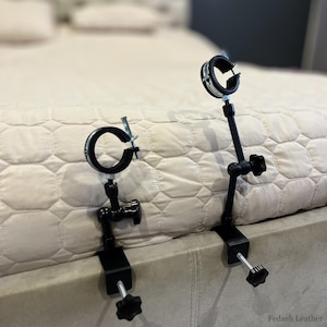 dildo befestigung Saugnapf Dildo Mount Set mit Ständer einschließlich 15cm,18cm,21cm, 25cm  großer umschnall silikon monster fantasy dildo (klein, groß, riesig),  verstellbarer zur Befestigung an Kissen oder Sofamöbeln : Amazon.de:  Drogerie & Körperpflege