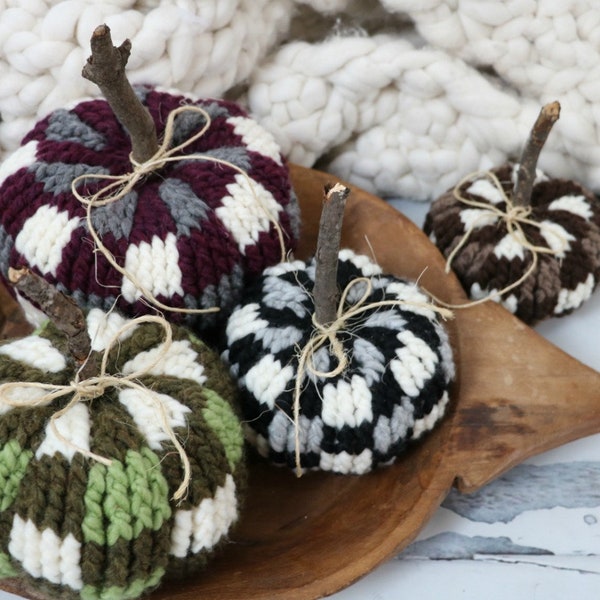 CROCHET PATTERN Bulky & Quick Plaid Pumpkin / Fall pumpkin / crochet buffalo plaid pumpkin / Fall Home Decor / Rustic Farmhouse Pumpkin