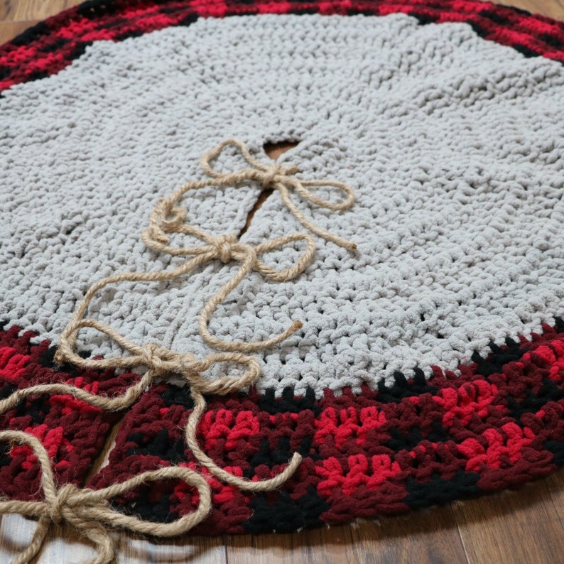 CROCHET PATTERN Buffalo Plaid Tree Skirt & Pillow Cover image 4