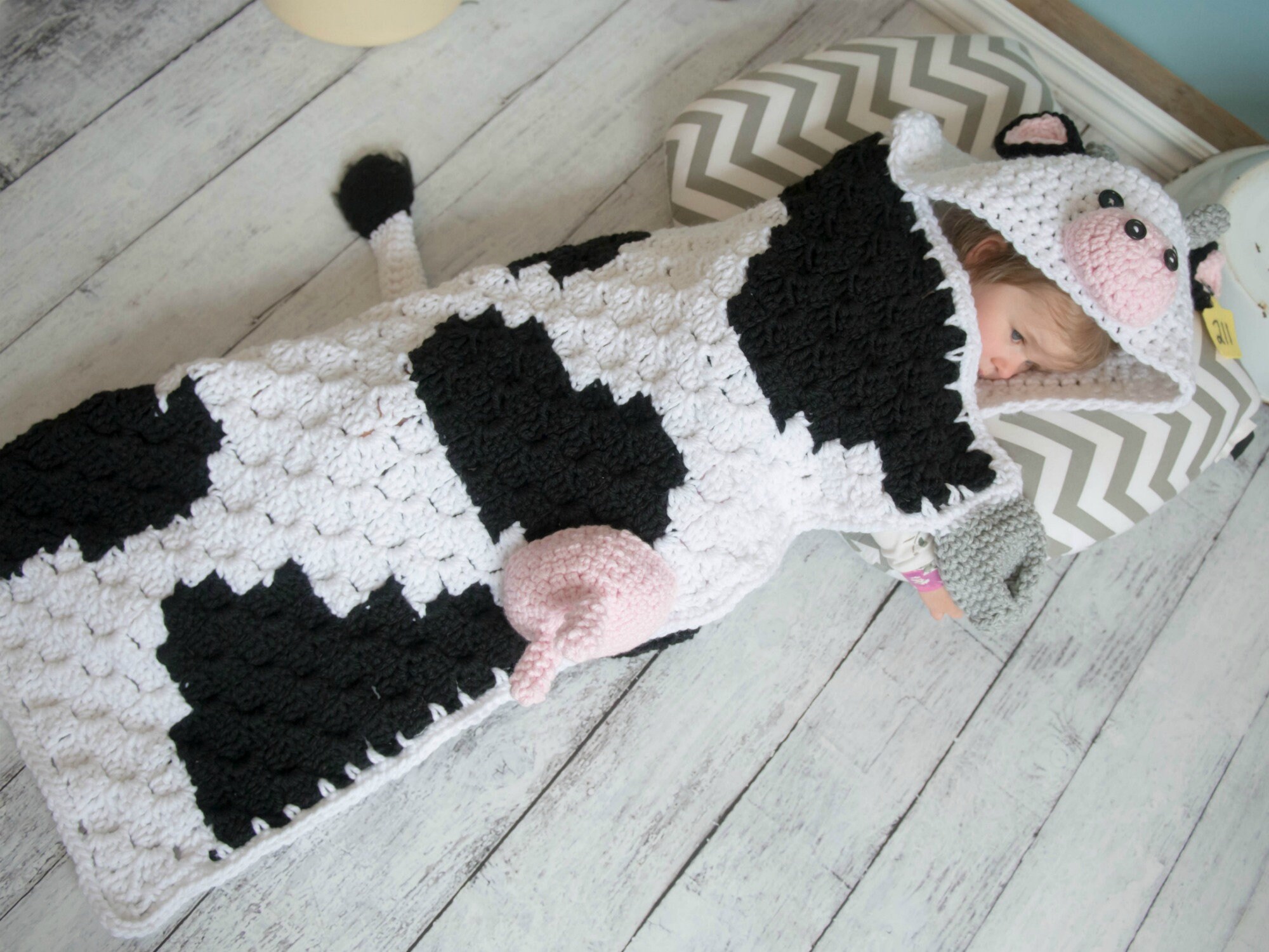 CROCHET PATTERN / Hooded Cow Blanket / Digital download / Baby Cow
