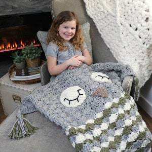 CROCHET PATTERN Sleepy Owl Cocoon Blanket image 1