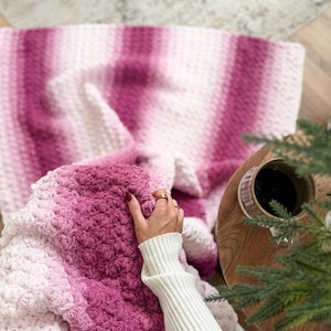 CROCHET PATTERN & VIDEO/ The 2-Day Throw Blanket, Easy Crochet Blanket, Beginner Pattern, Pdf, Quick Crochet Pattern, Chunky Blanket image 15