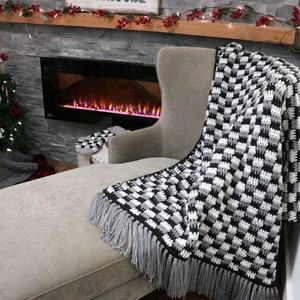 CROCHET PATTERN Rustic Farmhouse Plaid Throw Blanket image 4