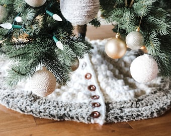 CROCHET PATTERN / Buttons & Bobbles Tree Skirt