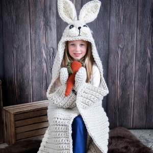 Carrot Rabbit Bunny Pattern Print Hooded Blanket