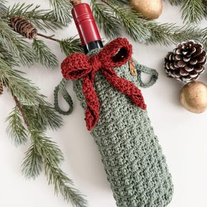 CROCHET PATTERN & VIDEO/ The Winterberry Wine Bottle Cozy, Crochet Bottle Cozy, Wine Gift Bag, Holiday Gifting, Easy Crochet, Last-Minute