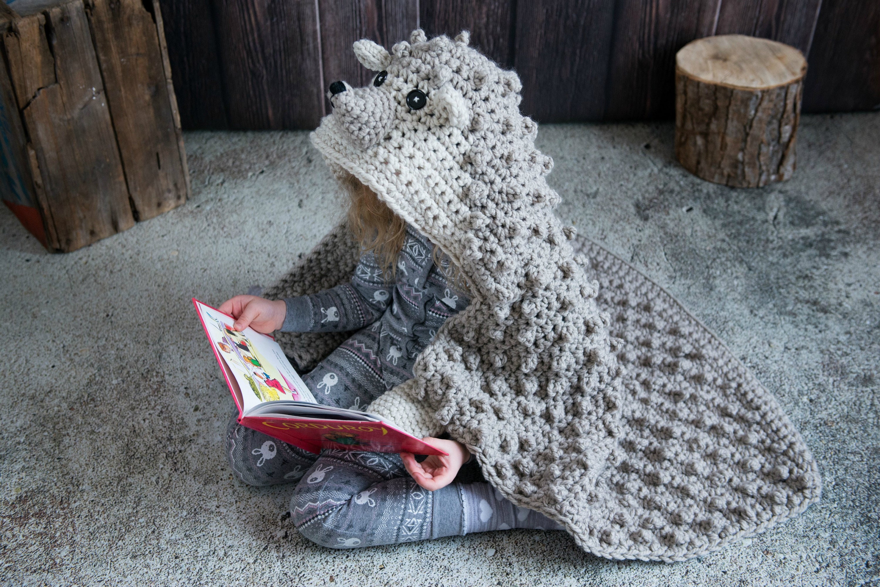 Brown Leaf Hedgehogs Pattern Print Hooded Blanket