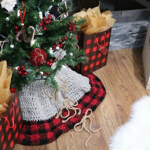 CROCHET PATTERN Buffalo Plaid Tree Skirt & Pillow Cover image 8