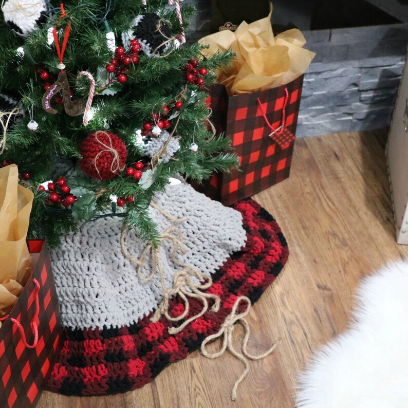 CROCHET PATTERN Buffalo Plaid Tree Skirt & Pillow Cover image 8