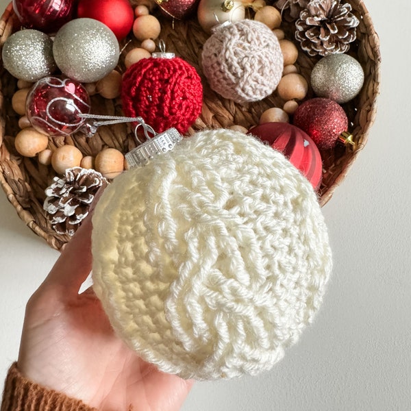 CROCHET PATTERN// Crochet Christmas Ornament, Christmas Bauble, Crochet Christmas Decoration