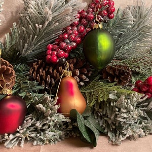 Juego de tres adornos navideños de frutas estilo vintage de los años 50 / Vidrio pintado a mano /