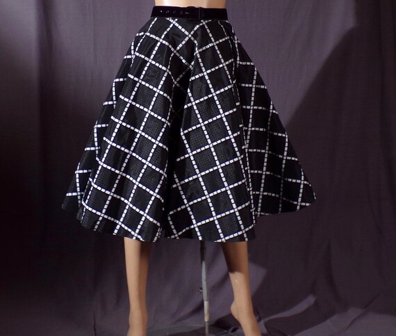 Vintage 1950s Flocked Velvet Circle Skirt | 50s New L… - Gem