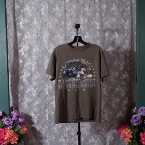 Vintage 2000s Fishing T-Shirt Green Bass Fishermancore Cabin Anglers Retro Size Medium